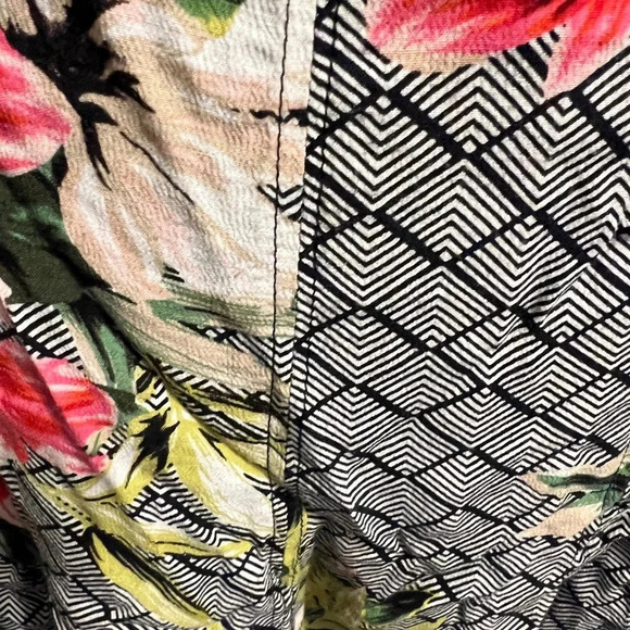 White House Black Market Black‎ White Red Print Skirt 4 - Picture 2 of 2